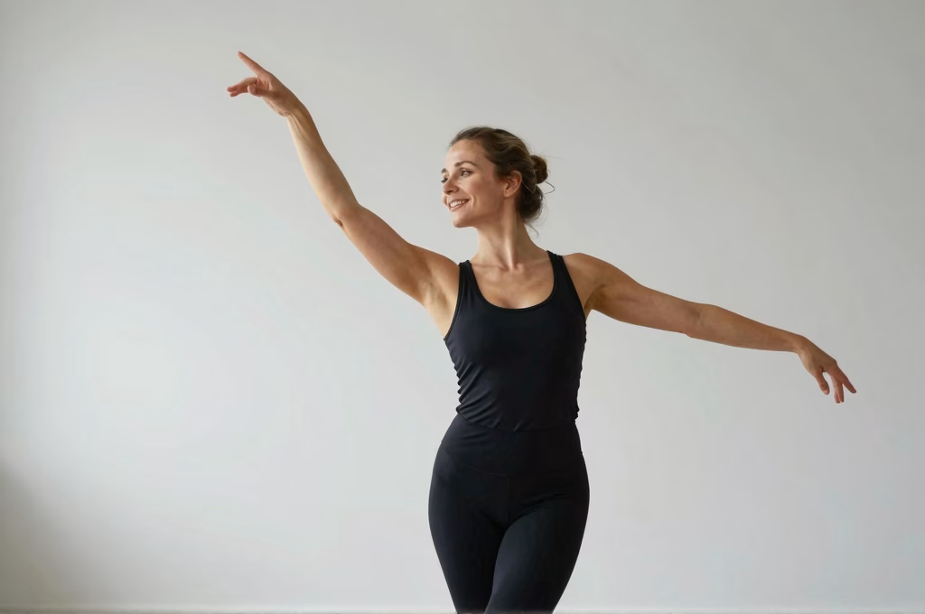 Femme pratiquant la danse-thérapie avec des mouvements gracieux pour améliorer son bien-être