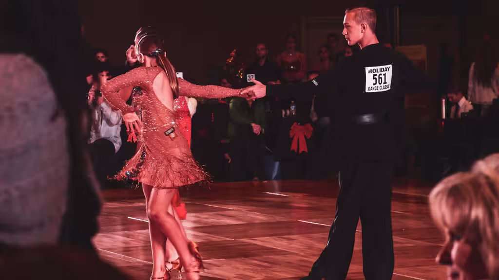 Techniques de base et posture de la danse de salon en couple